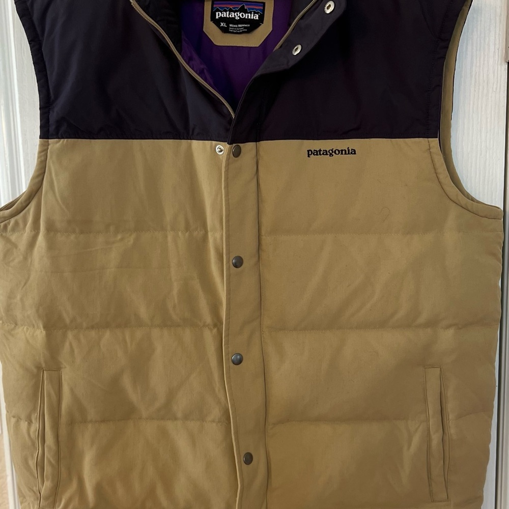 Patagonia Men's Tan and Black Puffer Vest